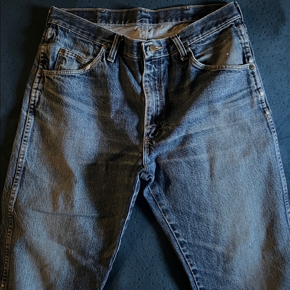 Men’s Wranglers 34x29 distressed work jeans - Picture 9 of 11